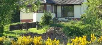 Maybank self catering sleeps 8, pets welcome.
