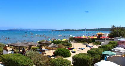 Duplex 150m2 12/14 pax les pieds dans l'eau, magnifique vue mer.