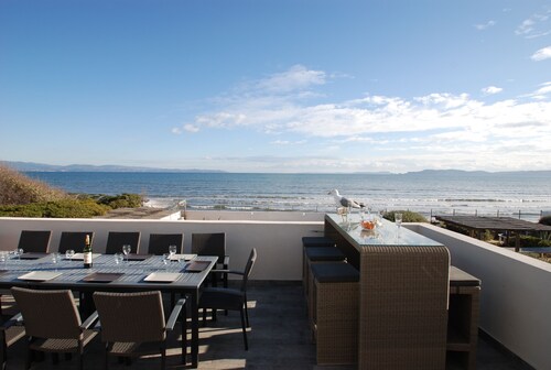 Duplex 150m2 12/14 pax les pieds dans l'eau, magnifique vue mer.