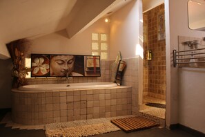 Vasca, asciugacapelli, asciugamani