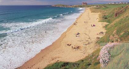 Wonderful beach house just 250 metres from Fistral Beach. (SUMMER DISCOUNTS)