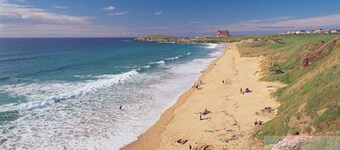 Wonderful beach house just 250 metres from Fistral Beach. (SUMMER DISCOUNTS)