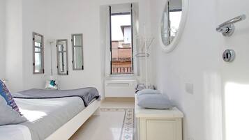 2 habitaciones, tabla de planchar con plancha, cuna de viaje y wifi