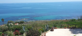 カポS.マルコシャッカの海沿いの庭園があるヴィラのヴィラベネチアアパート