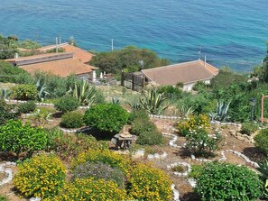 Property grounds - Villavenezia apartment in villa with garden on the sea of Capo S.Marco Sciacca (Sciacca)