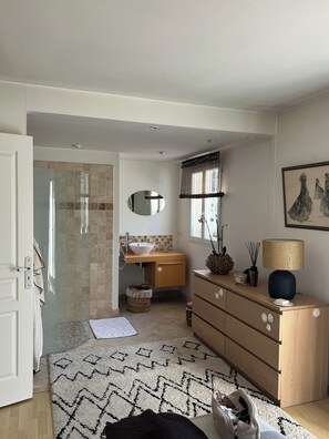 Bathtub, hair dryer, towels, soap - Large air-conditioned house, swimming pool Secure Very quiet Pétanque, Table tennis (Saïx)
