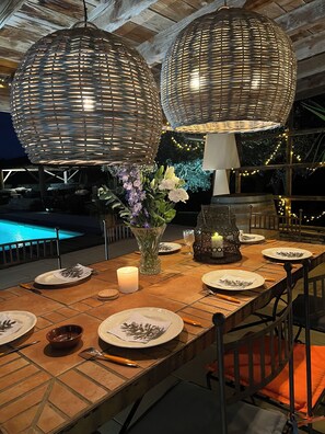 Outdoor dining - Large air-conditioned house, swimming pool Secure Very quiet Pétanque, Table tennis (Saïx)