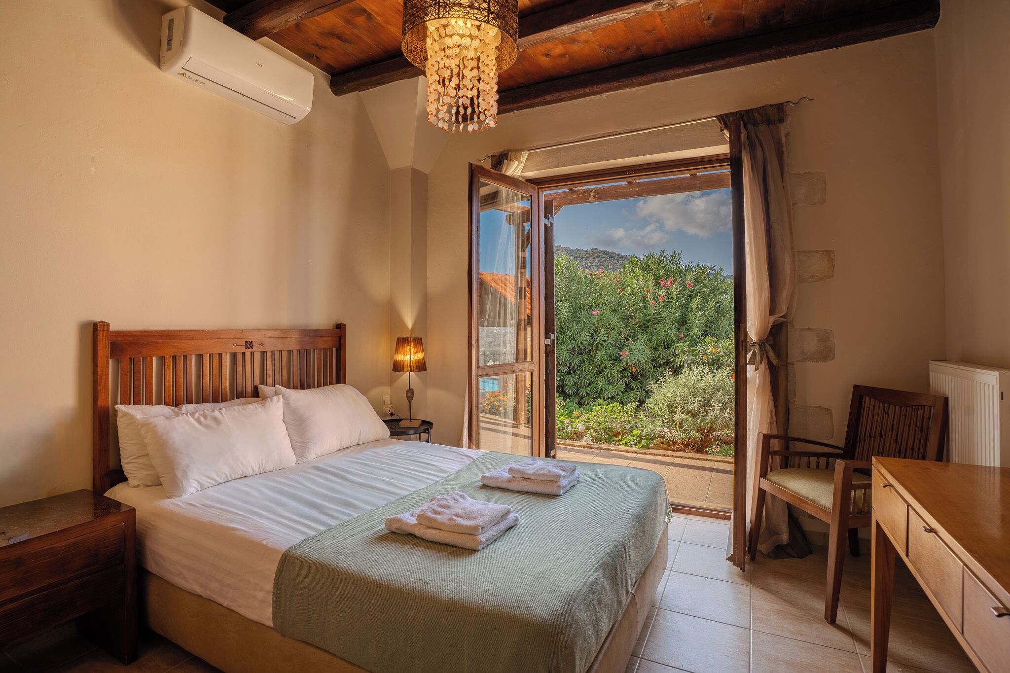 3 bedrooms, in-room safe, desk, iron/ironing board