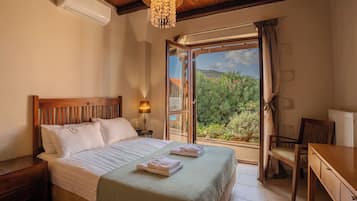 3 bedrooms, in-room safe, desk, iron/ironing board