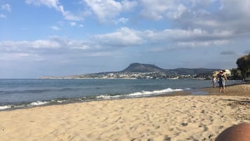 Beach nearby, sun loungers, beach towels
