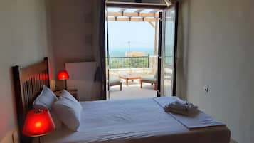 3 bedrooms, in-room safe, desk, iron/ironing board