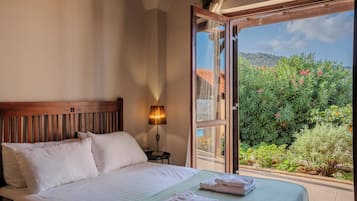 3 bedrooms, in-room safe, desk, iron/ironing board