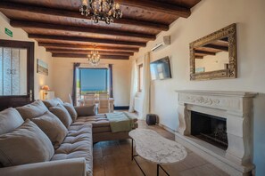 Smart TV, fireplace, DVD player, books -  Villa Petra -Fantastic Sea and Mountain Views, High speed internet in all rooms (Chania/Kalyves)
