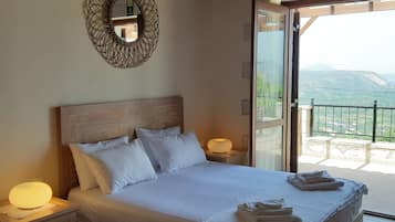 3 bedrooms, in-room safe, desk, iron/ironing board