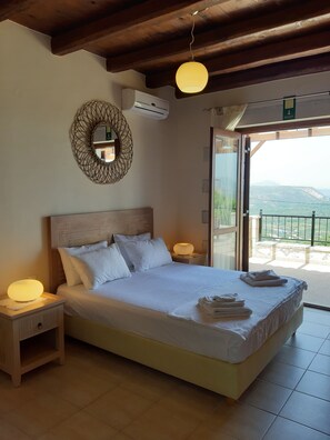 3 bedrooms, in-room safe, desk, iron/ironing board