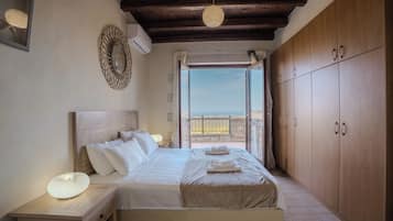 3 bedrooms, in-room safe, desk, iron/ironing board