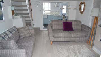 Smart TV, fireplace, video games, books