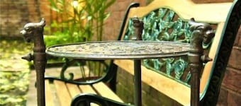 COZY BOLOGNA CENTRE APARTMENT WITH PRIVATE GARDEN