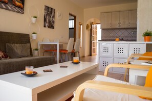 TV connectée, lecteur de DVD, livres, vidéothèque