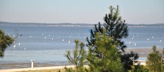 leilighet ved sjøkanten med basseng og tennis