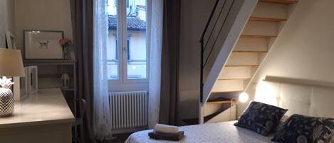 2 bedrooms, iron/ironing board, cribs/infant beds, free WiFi