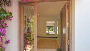 A doorway with a wooden frame and glass door, leading to a room with a large window and a woven mat on the floor. - New house: Heated swimming pool, large BBQ, 100MB wifi, air conditioning (Tosalet, El (Javea/Xabia))