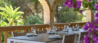 New house: Heated swimming pool, large BBQ, 100MB wifi, air conditioning