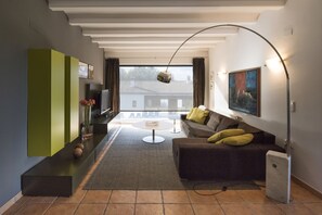 Smart TV, video games, DVD player, books - Nature, luxury and tranquility with views of the sea and the mountains (PEDREGUER)