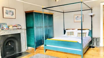 3 bedrooms, iron/ironing board, travel cot, free WiFi