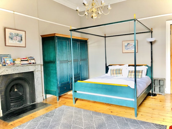 3 bedrooms, iron/ironing board, travel crib, free WiFi
