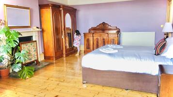 3 bedrooms, iron/ironing board, travel cot, free WiFi