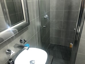 Shower, hair dryer, bidet, towels - South Kensington Host Premium x 4  (London)