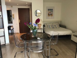 Iron/ironing board, WiFi, bed sheets, wheelchair access