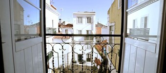 Apart in Lisbon historic center, surrounded by the Castle S. Jorge and Cathedral