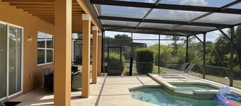 Executive 5 Bed 4 Bath Villa - South Facing Pool & Spa only 15 mins from Disney