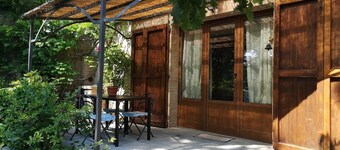 Gite Montemirello, with garden and swimming pool