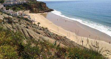 4-STAR LUXURY 2 BED/2 BATH APARTMENT, POOLS, WIFI, AIR-CON, 5 MINS WALK TO BEACH