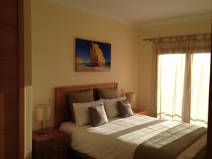 2 bedrooms, in-room safe, iron/ironing board, free WiFi