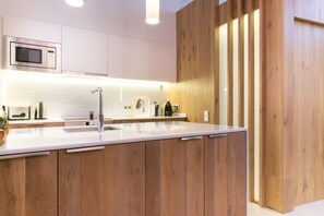 Fridge, microwave, oven, stovetop - ARCHITECT HOUSE FOR TWO WITH BIG PRIVATE TERRACE (Barcelona)