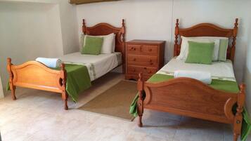 3 chambres, fer et planche à repasser, lit parapluie, Wi-Fi gratuit