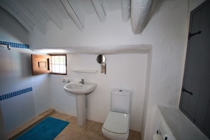 Doccia, asciugacapelli, asciugamani, sapone