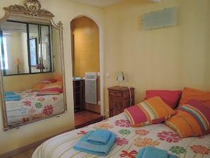 1 dormitorio, tabla de planchar con plancha, wifi gratis y ropa de cama