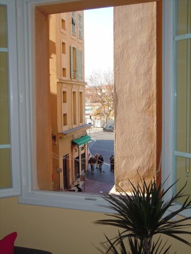 Charming apartment  Nice old town near beaches