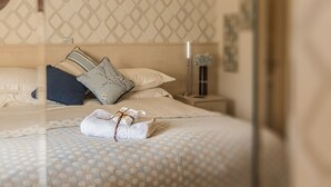 A hotel room with a bed, pillows, a bedside table, and a lamp. - LUXURY 5* GOLD CONVERTED BARN WITH HOT TUB.TRADITIONAL VILLAGE NORTH OF  LINCOLN (Lincoln)