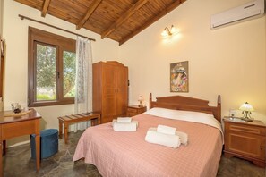 1 chambre, fer et planche à repasser, lit parapluie, Wi-Fi gratuit