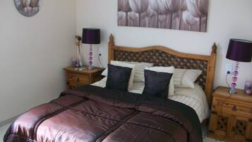 3 slaapkamers, een strijkplank/strijkijzer, wifi, beddengoed