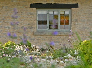 Exterior detail - The Perfect Cotswold Cottage for Two  (Tarlton)