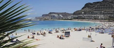 Nära stranden och strandhanddukar