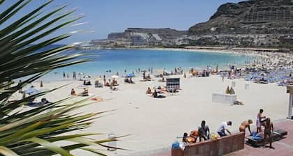 villa de lujo con piscina y jardín, cerca del mar, playas, puerto, campos de golf