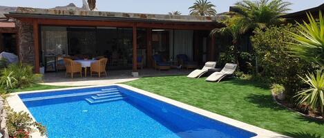 Piscine extérieure, piscine chauffée